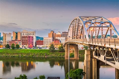 Charleston, West Virginia, USA Skyline Stock Photo by SeanPavone ...