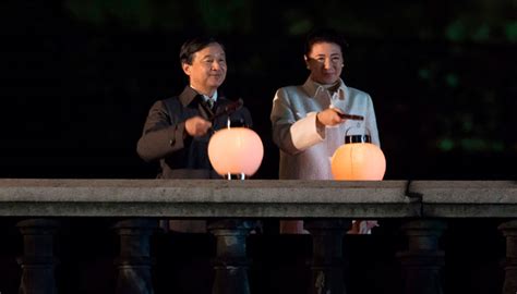 Tens of thousands celebrate Japan emperor´s enthronement