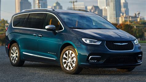 2021 Chrysler Pacifica Plug-in Prices, Reviews, and Photos - MotorTrend