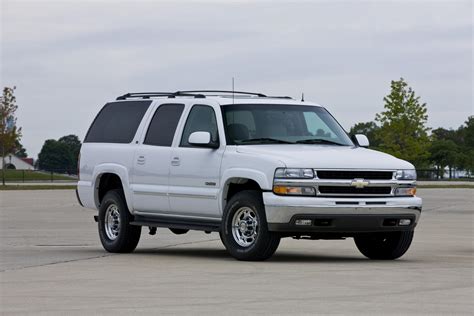 2002 Chevrolet Suburban Image. Photo 4 of 9