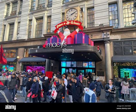 Macy's new york christmas hi-res stock photography and images - Alamy