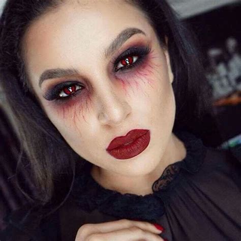 Vampy look | Maquillage halloween femme, Maquillage vampire, Maquillage ...