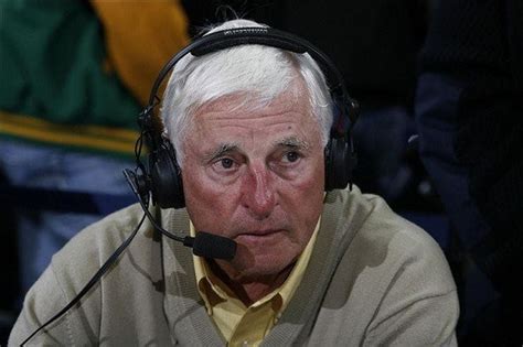 Bob Knight screams at fans to sit down, live on the air, while calling SMU-Temple game for ESPN2 ...