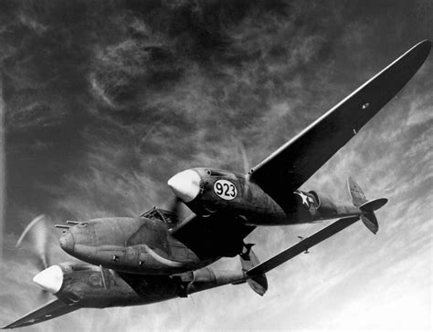 WWII American Fighter Aircraft Lockheed p-38 Lightning