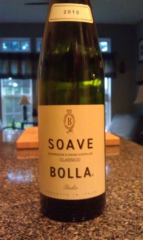 Bolla Soave Classico DOC 2010 - The Good Wine Guru