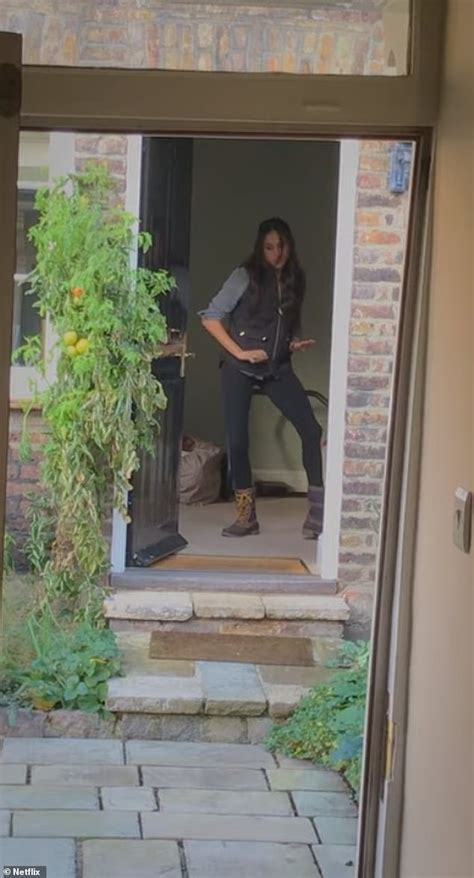 Moment Meghan Markle dances in Nottingham Cottage - 247 News Around The World