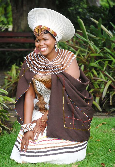 Abiti da sposa dal mondo | Zulu women, African women, Zulu traditional ...