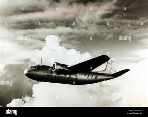 Dc5 aircraft hi-res stock photography and images - Alamy