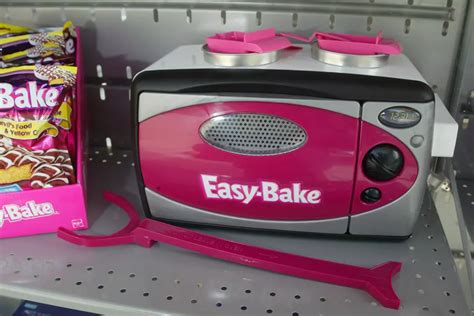 Netflix Is Making An Easy-Bake Oven Show