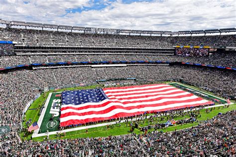 WATCH: Emotional MetLife crowd sings National Anthem on 9/11 ...