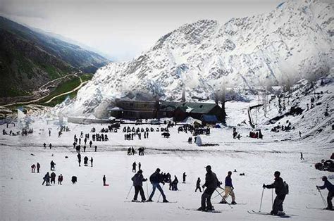 snow fall in manali | Places to visit, Trip, Famous places