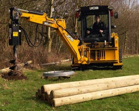 VIDEO: Every farmer needs one of these new JCB machines! - Agriland.ie