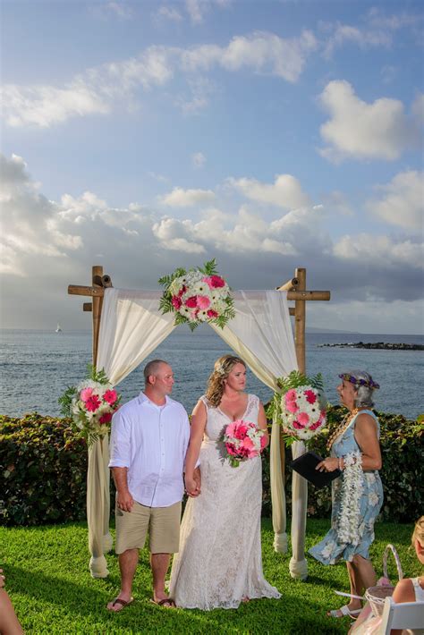 Maui Weddings: How and when to rock the floral arch