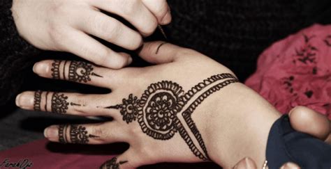 35+ Gambar Henna Tangan, Kaki, Pengantin | Motif, Corak, Model [Simple]