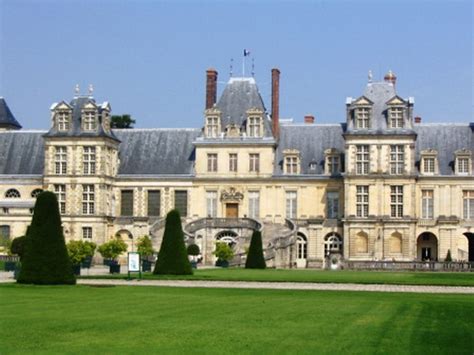 Travelling Place: Visit Castle of Fontainebleau in Paris|Tour And Travel