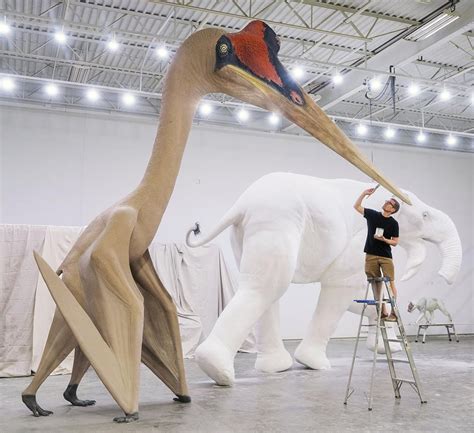 The Quetzalcoatlus Northropi, the biggest flying creature of all time : HumanForScale