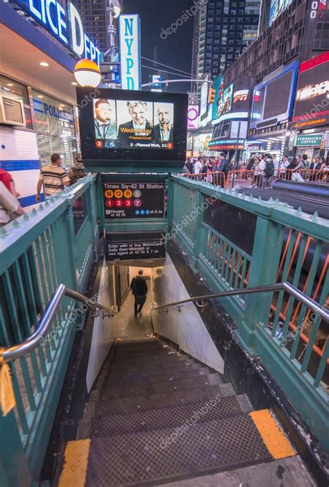 Times Square subway station entrance – Stock Editorial Photo © jovannig #42111097