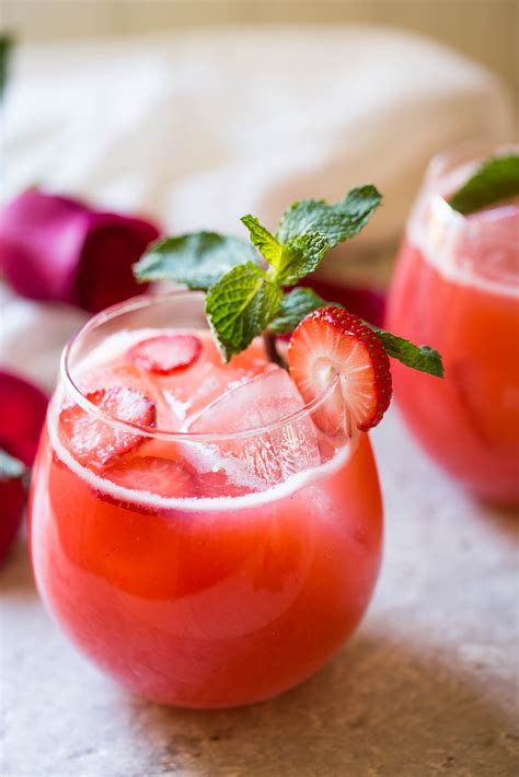 Homemade Fresh Strawberry Lemonade Recipe (Healthy Summer Drink)