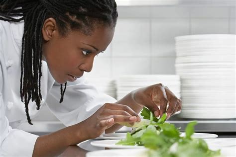 7 Best Food Network Chefs - Female Chefs We Absolutely Love - Women Chefs