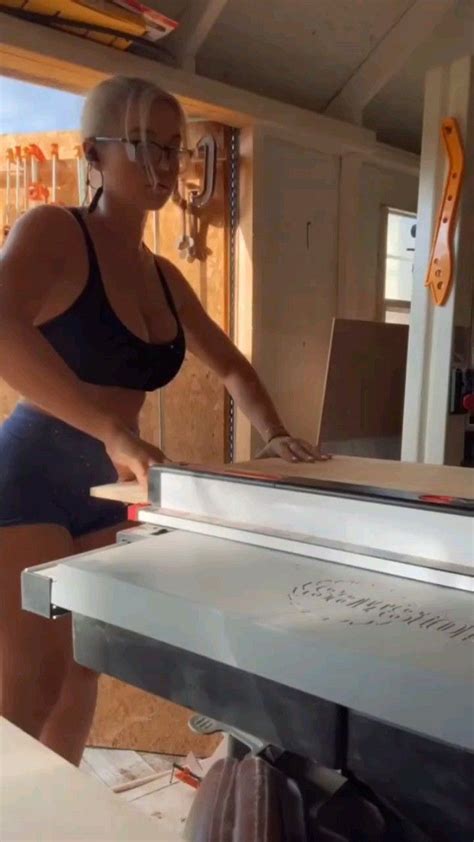 Tap love♥️, if you think she's cool, video credit @woodbuni | Easy woodworking projects, Small ...