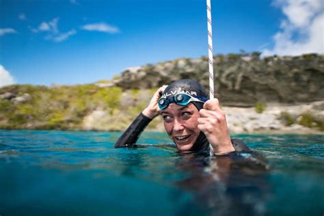 Alessia Zecchini Sets New Women's Freediving World Record To 102m - DeeperBlue.com