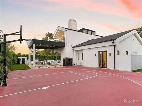 Private Basketball Court | Rent this location on Giggster