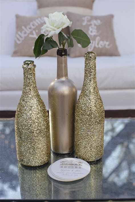 Resultado de imagen para puntillismo en botellas | Wine bottle centerpieces, Bottles decoration ...