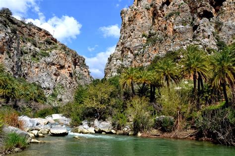 Nomadish: Hiking in gorgeous Preveli gorge