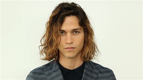 Medium Length Men Hairstyle With Big Nose - Wavy Haircut