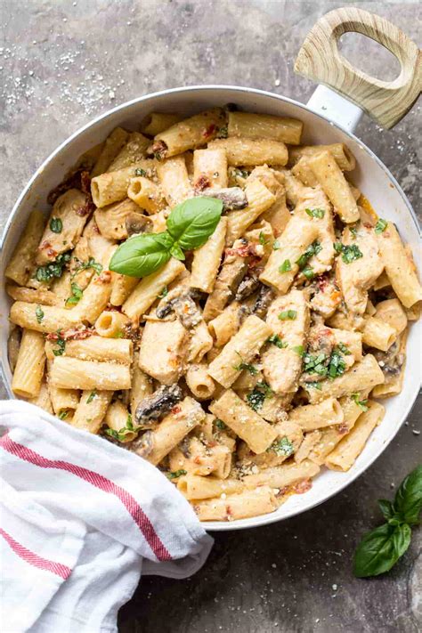 🏅 Receta de pasta con pollo y champiñones