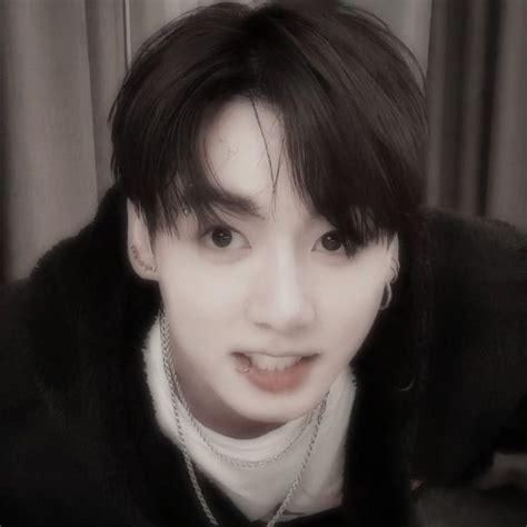 Jungkook Selca, Foto Jungkook, Bangtan, Kim Taehyung, Black And White Aesthetic, Dark Aesthetic ...