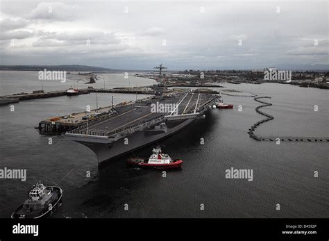 USS Nimitz arrives at its new homeport at Naval Station Everett Stock ...