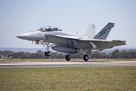 RAAF (A44-222) FA 18F Super Hornet landing - Royal Australian Air Force ...