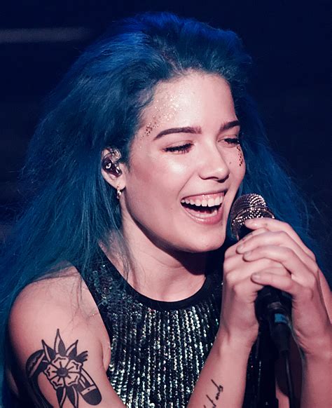 Halsey (chanteuse) — Wikipédia