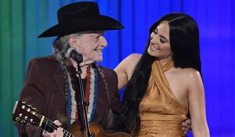 10 Best Willie Nelson Songs of All Time - Singersroom.com