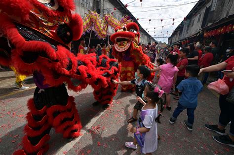 Tarian naga meriahkan ulang tahun Shah Alam tanpa kenderaan - Selangorkini