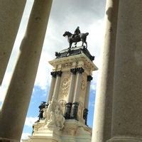 Monumento a Alfonso XII de España - Monument / Landmark in Madrid