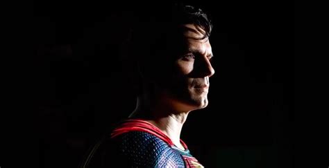 Henry Cavill Confirms Superman Return & Teases DCEU Future With New Image