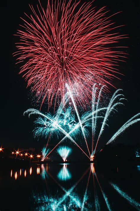 Colorful fireworks in the sky image - Free stock photo - Public Domain photo - CC0 Images