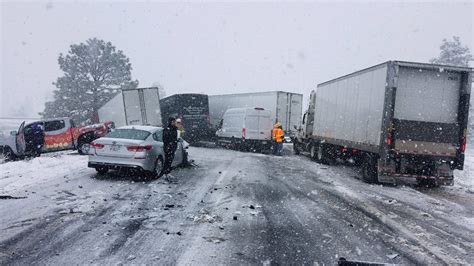 Snow causes 8-vehicle crash on I-40 near Flagstaff in Arizona