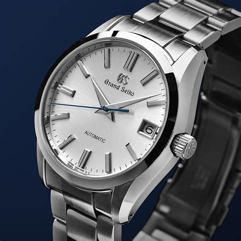 Though the 42mm case of the Grand Seiko 3-day Automatic may be larger than most of the watches ...