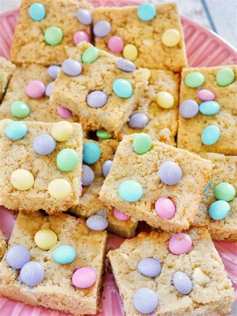 BLONDE BROWNIES: M&M BLONDIES - Fab Everyday