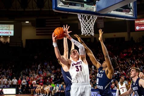 Liberty Flames men’s basketball dominate UNA for a 72-47 win – The Liberty Champion