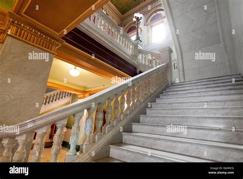 The interior of the Ohio Statehouse, the Ohio State Capitol Building in ...