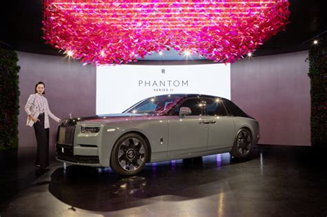 Rolls-Royce updates Phantom Series 2 with new wheels, app support