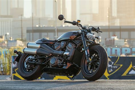 2024 Harley Roadster Review - Ora Lavena