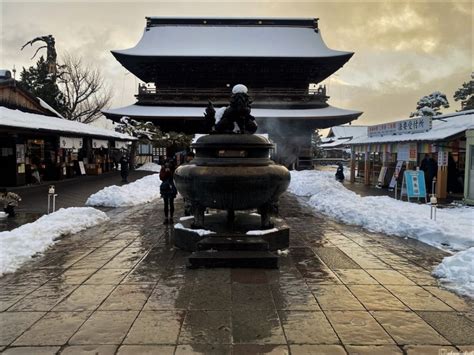 Nagano Travel Blog | Temples, Monkeys & Onsens at Japanese Alps.