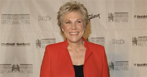 Anne Murray Biography - Facts, Childhood, Family Life & Achievements