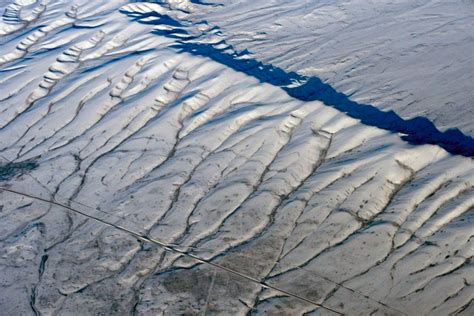 Parallel drainages on flanks of a cuesta, Wyoming – Geology Pics