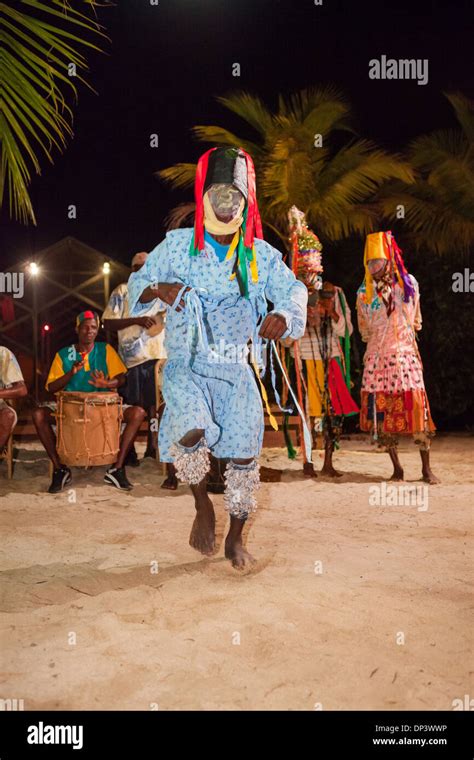 Garifuna dancing hi-res stock photography and images - Alamy